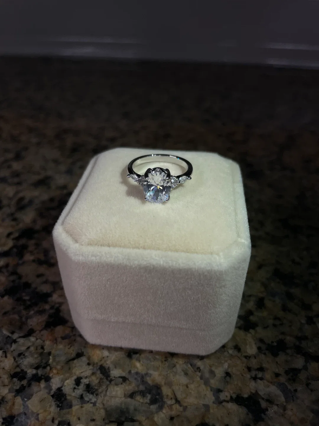 1ct moissanite diamond ring image indicator(3)