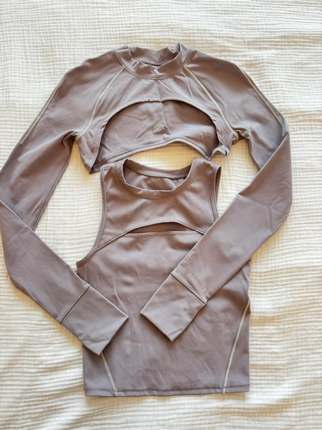 Lululemon 2-in-1 Training Tank + Long Sleeve, Size 4 image indicator(3)