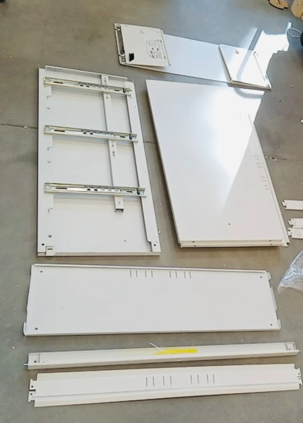 3 -DRAWER STEEL FILE CABINET - 35.43'' - WHITE image indicator(2)