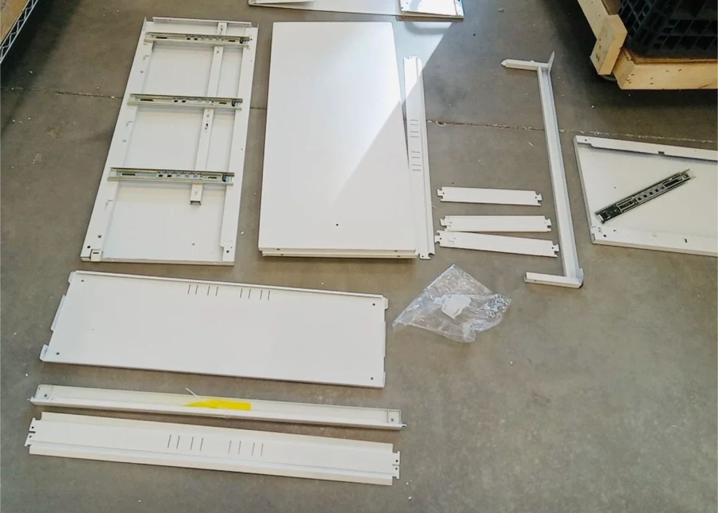 3 -DRAWER STEEL FILE CABINET - 35.43'' - WHITE image indicator(3)