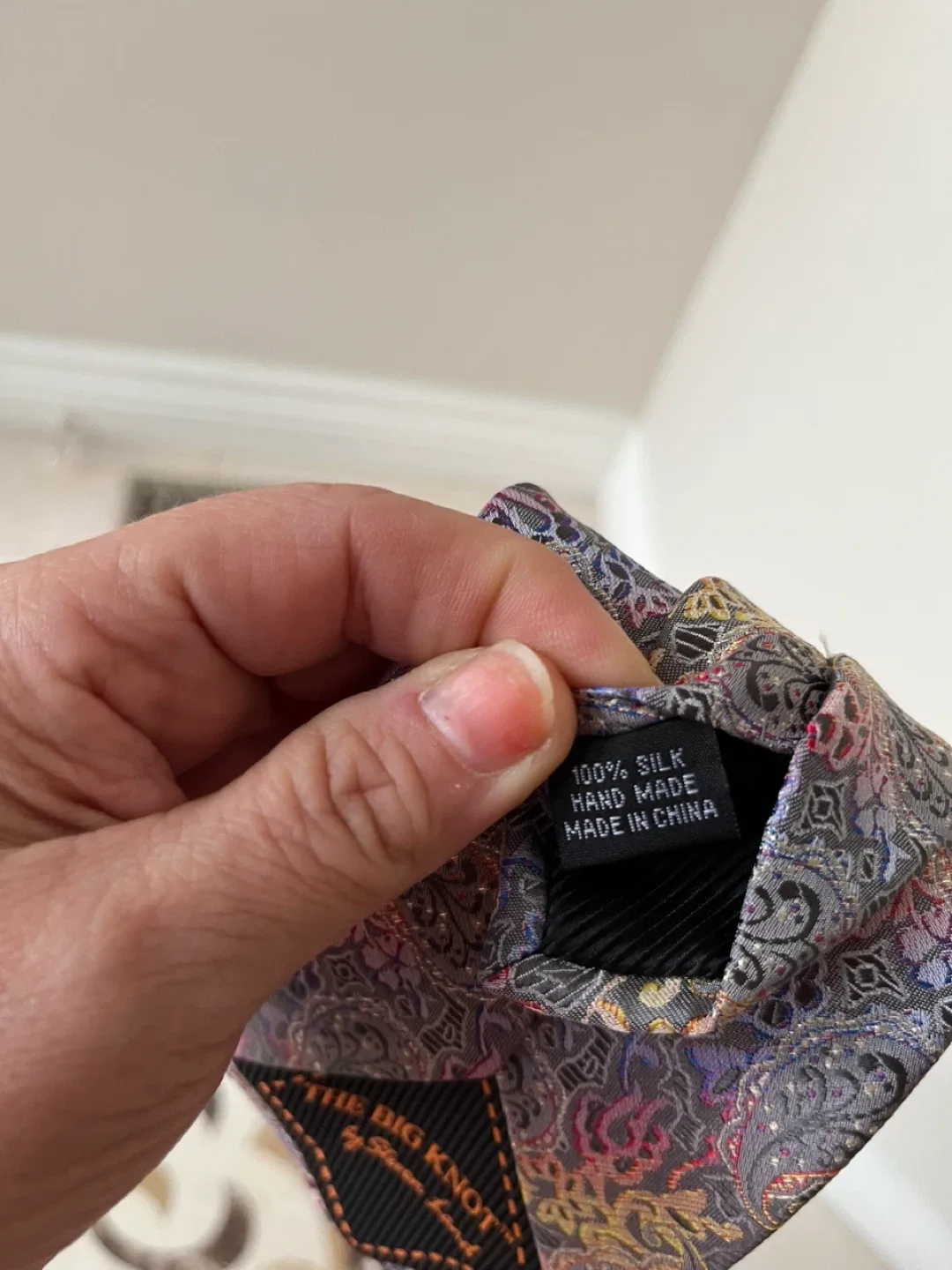 Men’s 100% Silk Tie and Handkerchief image indicator(2)