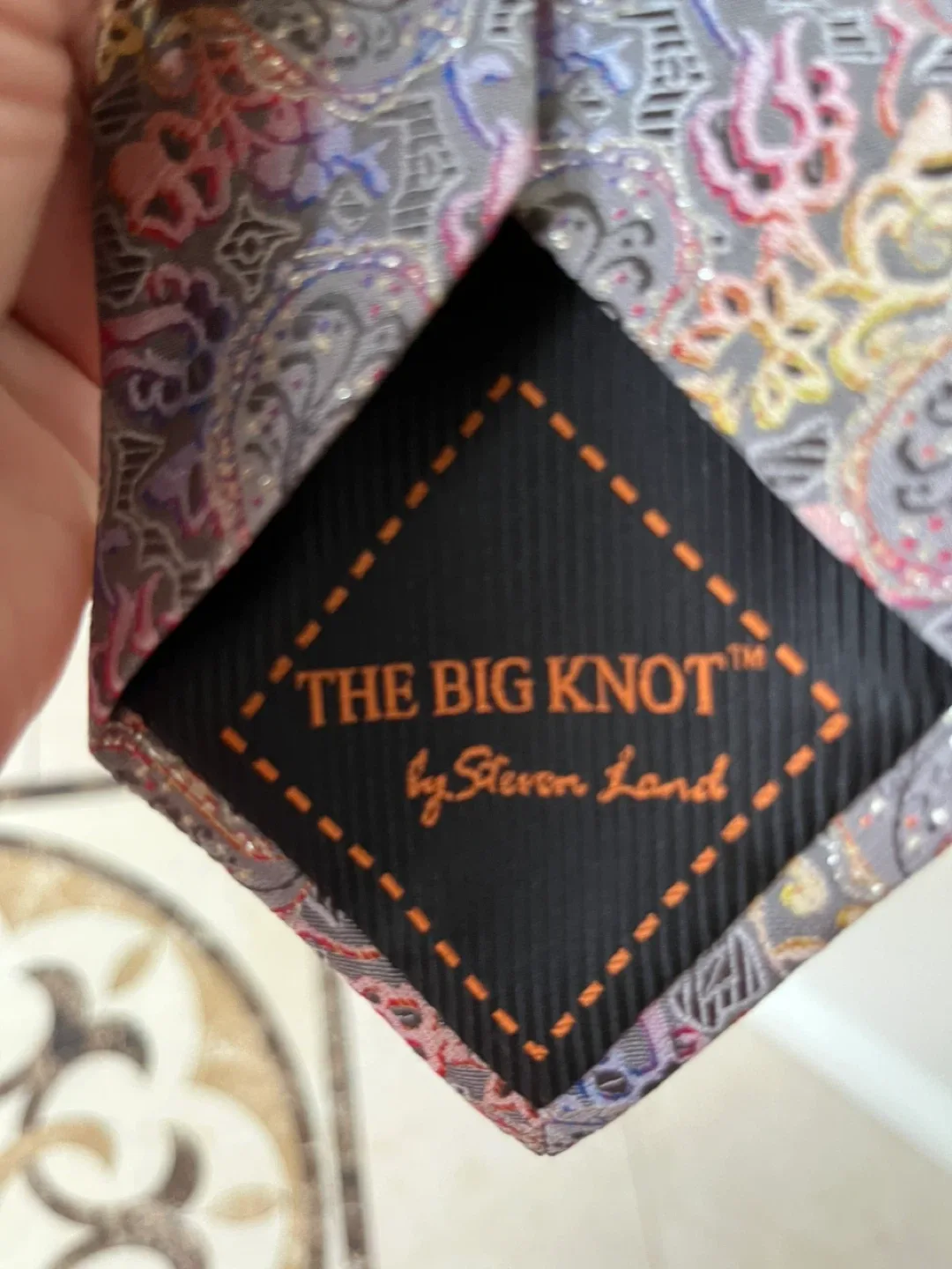 Men’s 100% Silk Tie and Handkerchief image indicator(3)