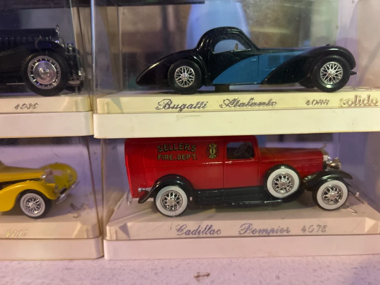 Bugatti & Cadillac Diecast Car Models image indicator(2)