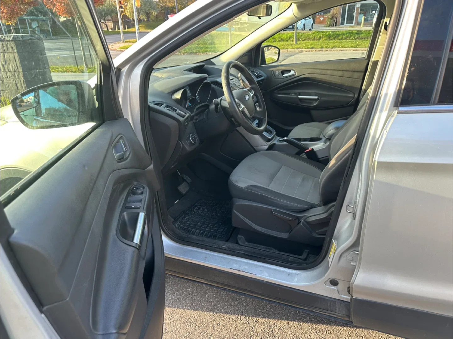 Ford Escape 2016 Silver SUV image indicator(3)