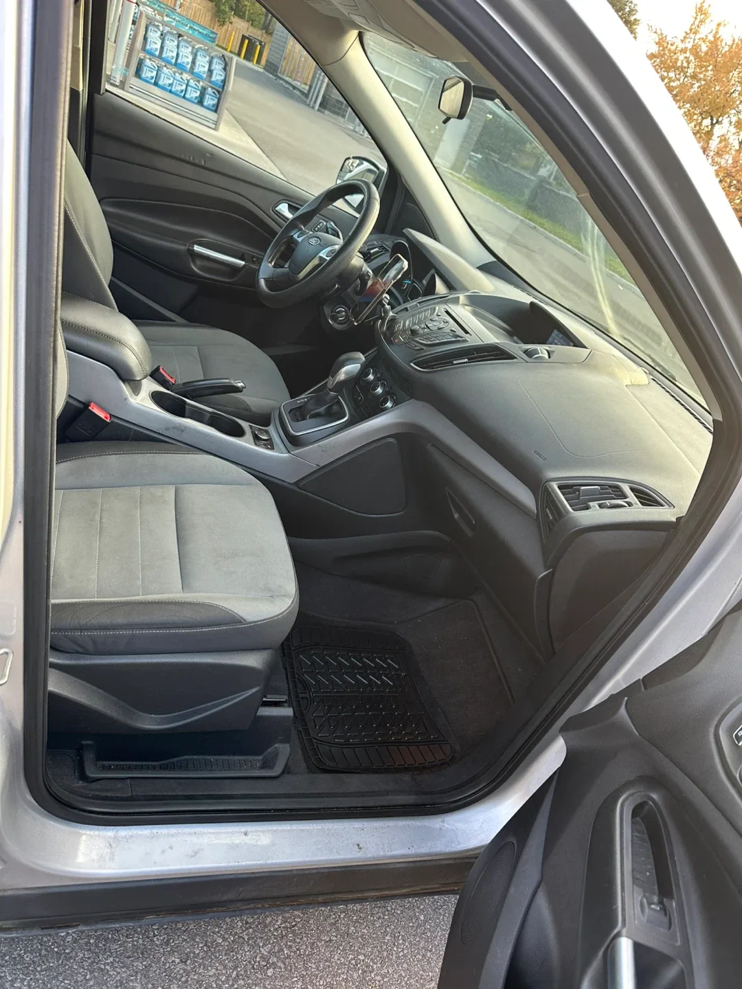 Ford Escape 2016 Silver SUV image indicator(8)