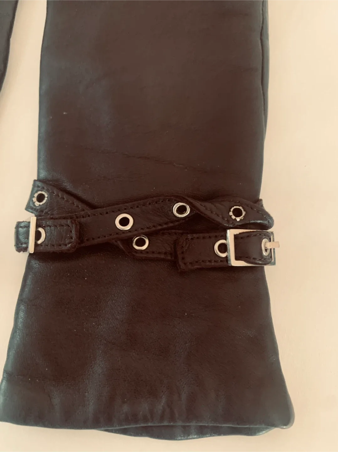 Kenneth Cole Reaction Leather Gloves - Size 7.5 image indicator(2)