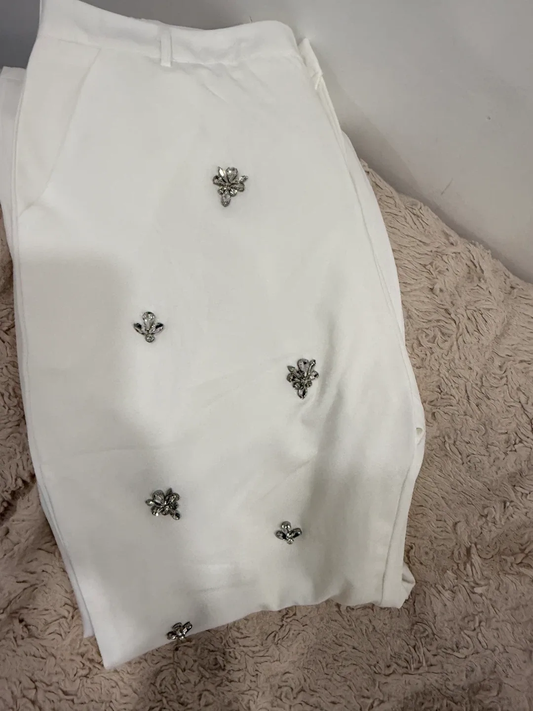 White Embellished Wide Leg Pants image indicator(3)