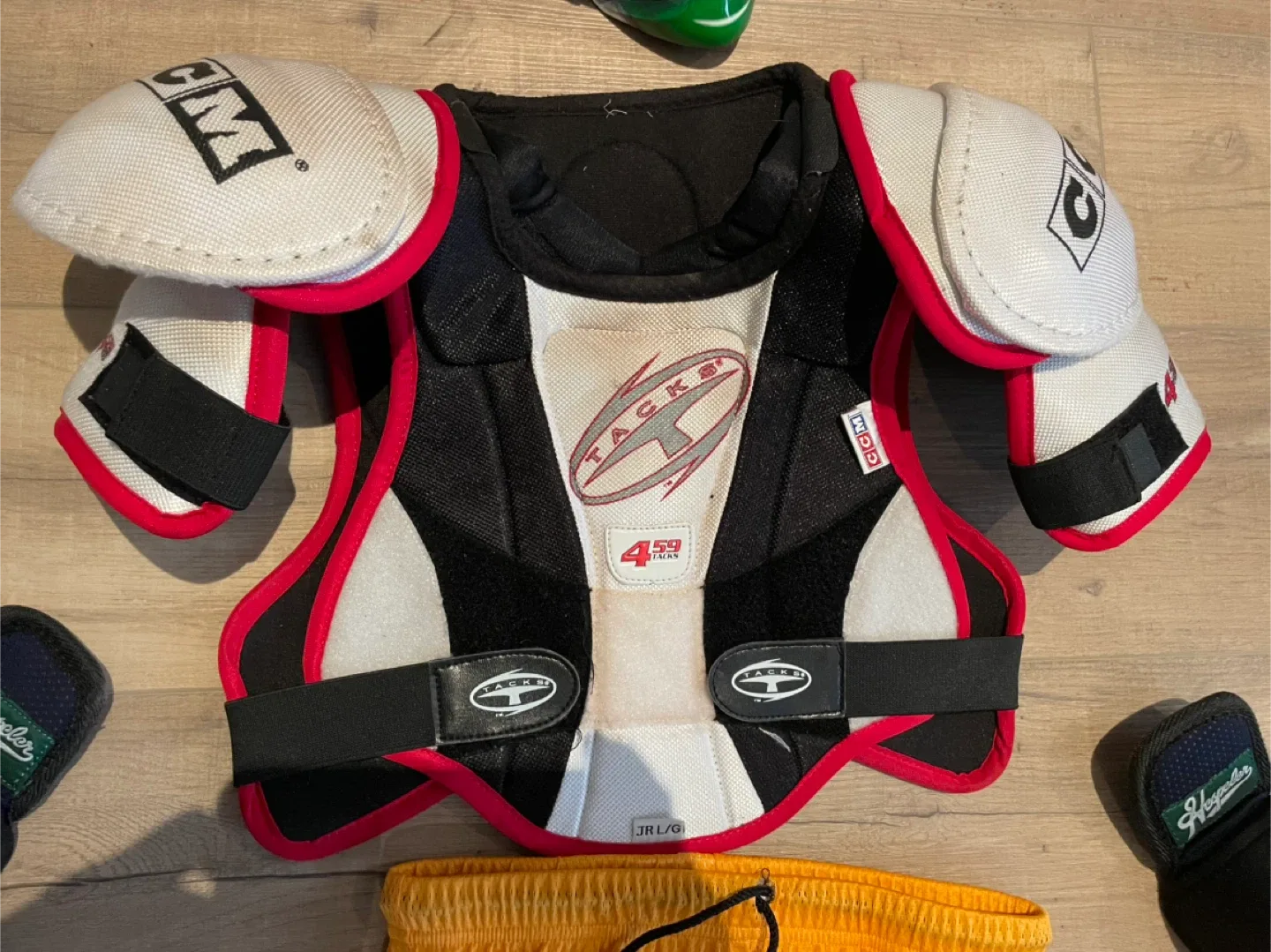 Youth hockey gear image indicator(3)