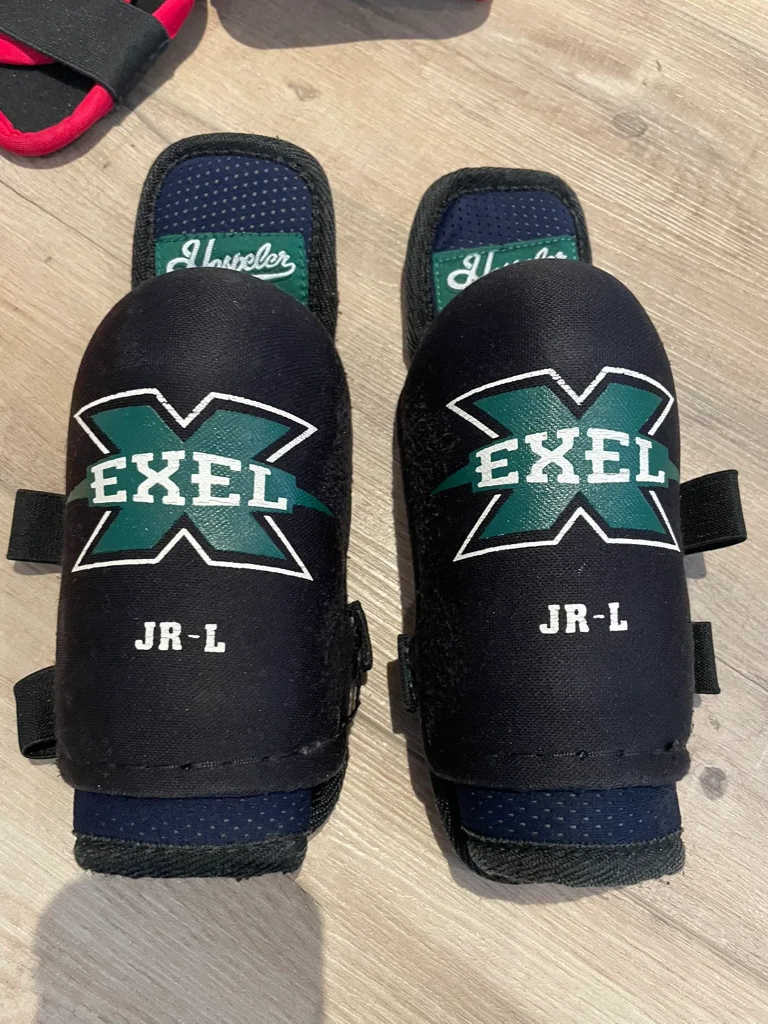 Youth hockey gear image indicator(4)