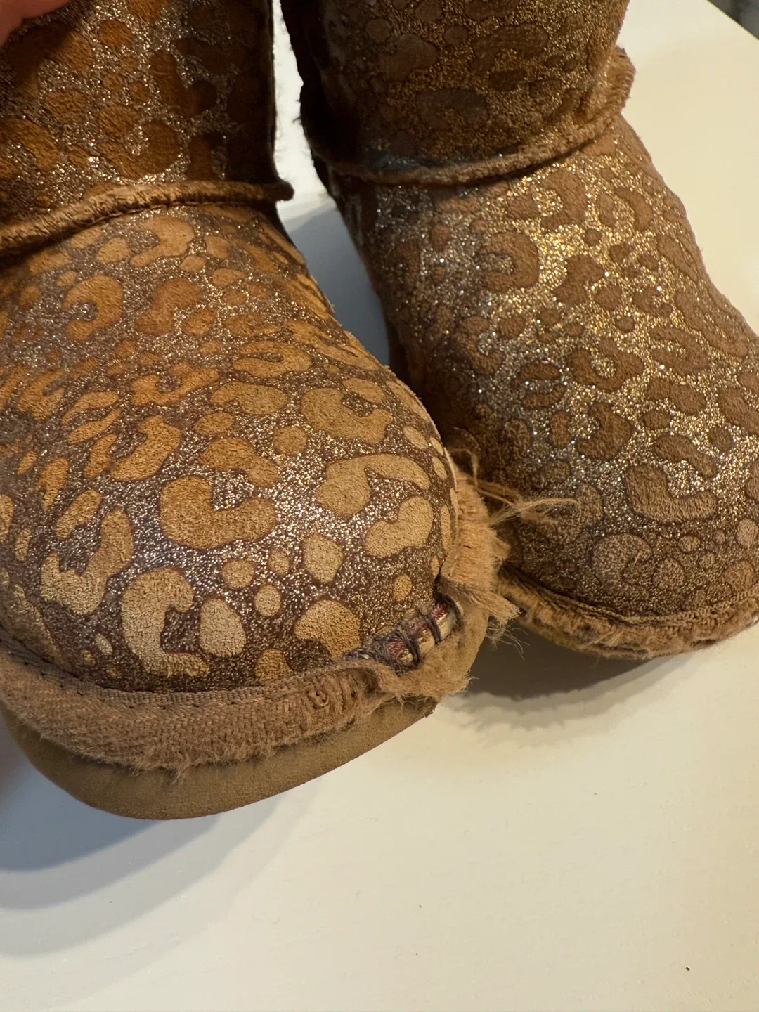 UGG Boots Size 10 (Little Kids/Toddler) image indicator(6)