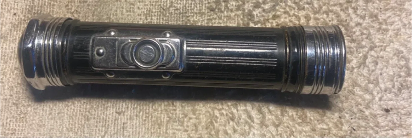 Vintage Eveready Flashlight Case No 2602 image indicator(2)