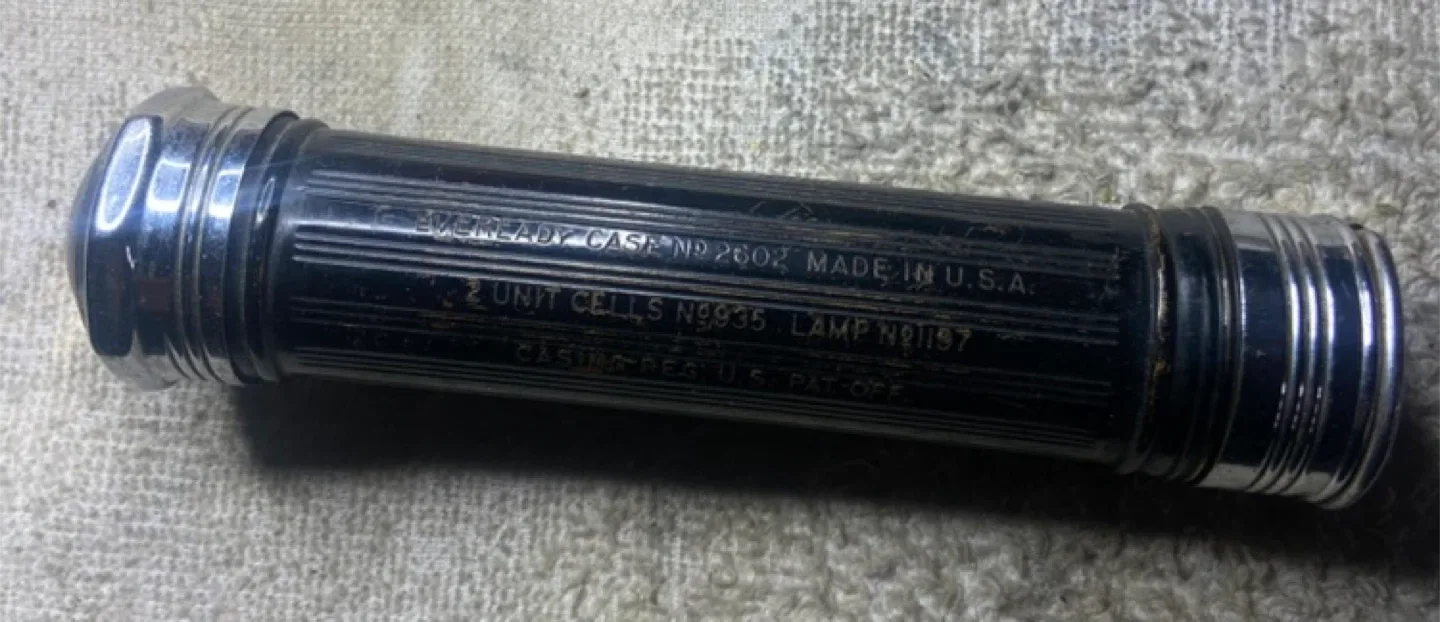 Vintage Eveready Flashlight Case No 2602 image indicator(3)