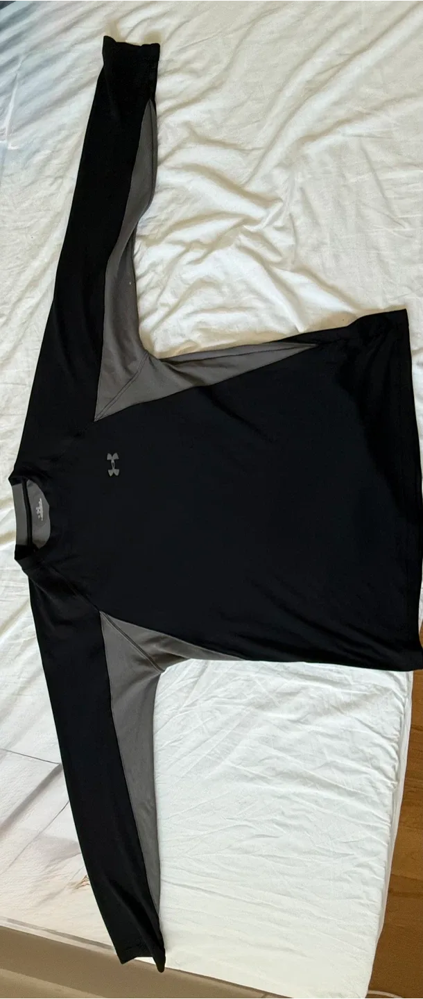 Under Armour Long Sleeve Shirt - Black & Grey