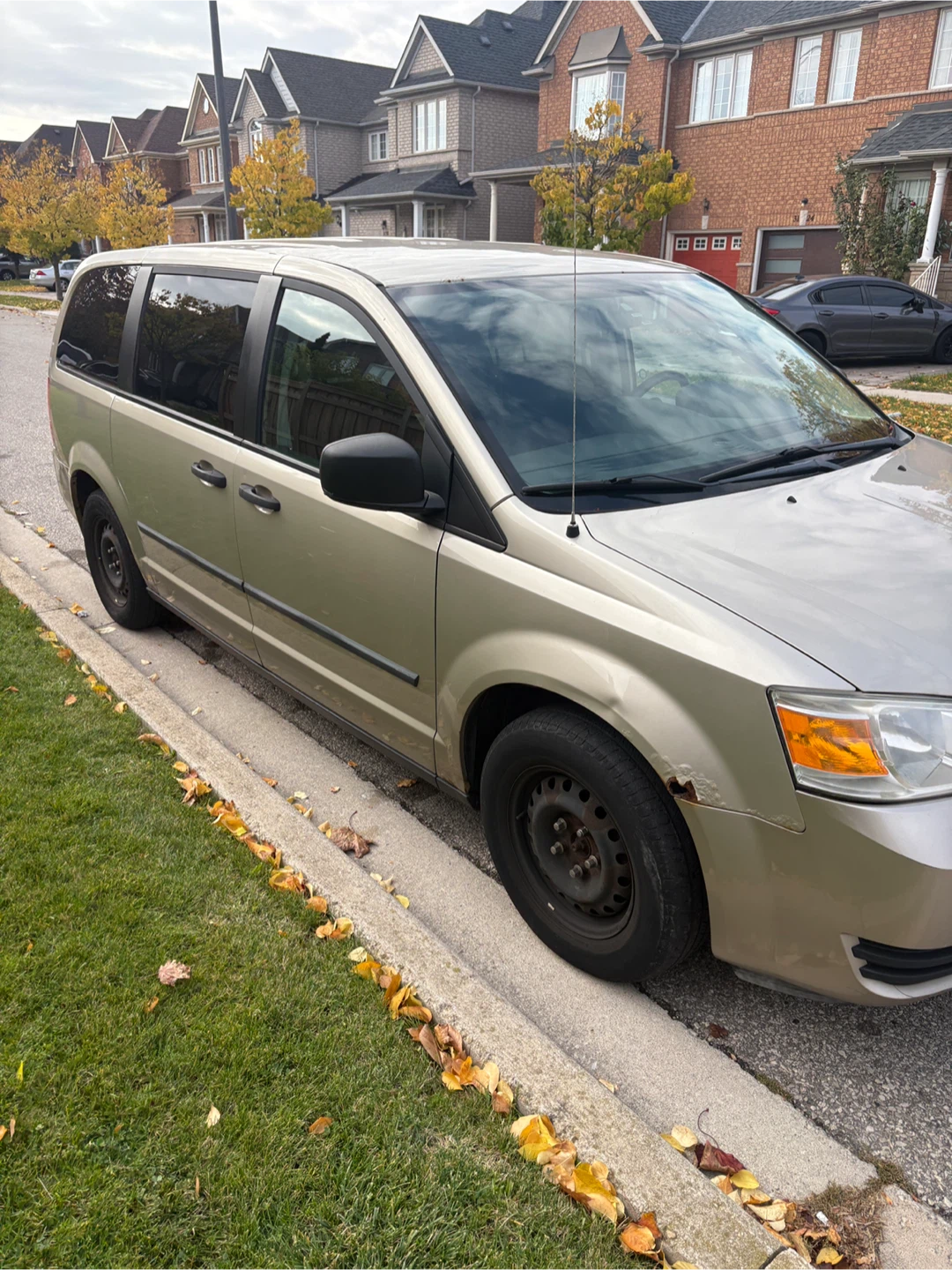 Dodge Grand Caravan - photo 2