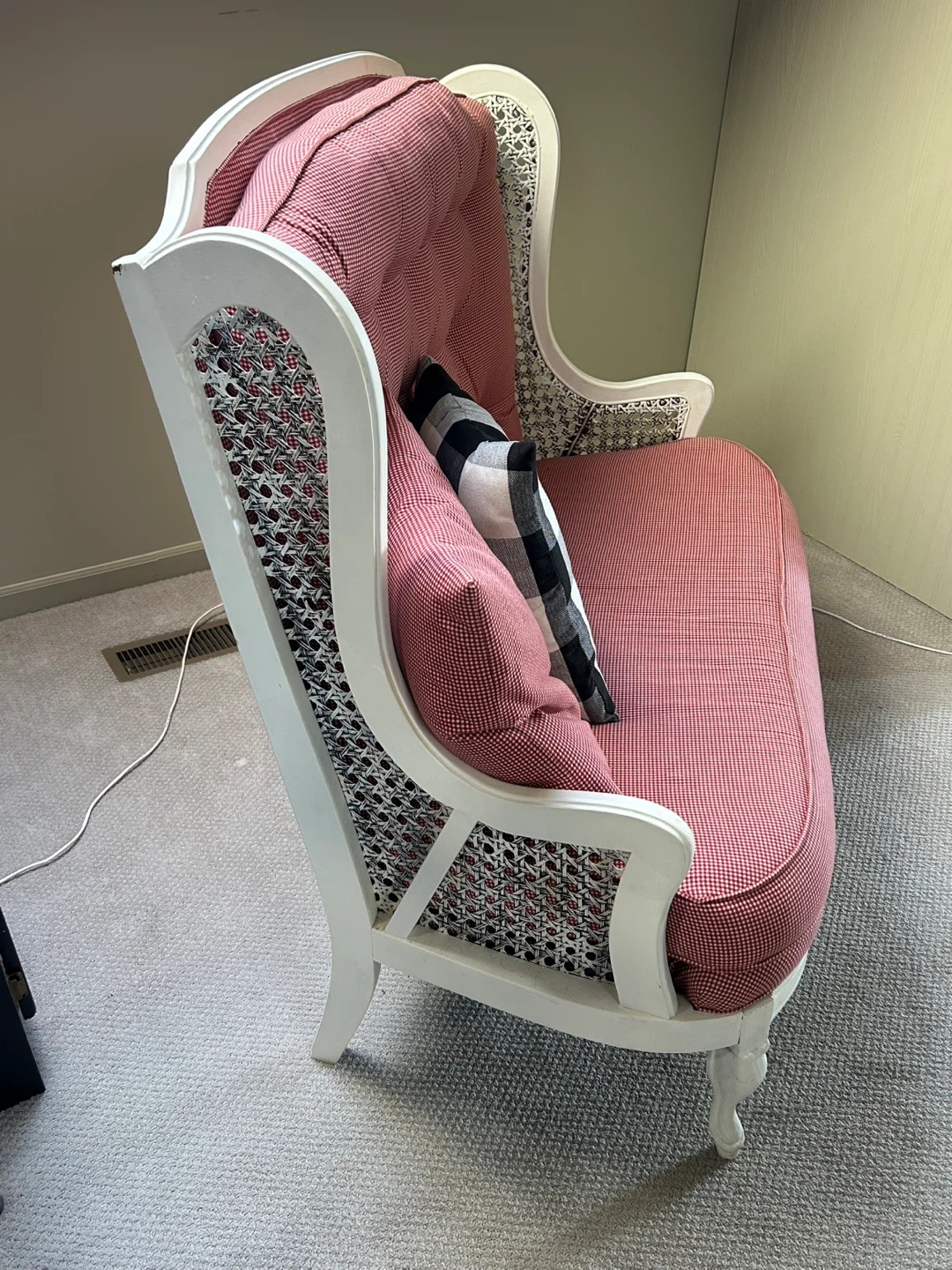 Red & White Wingback Settee - photo 3