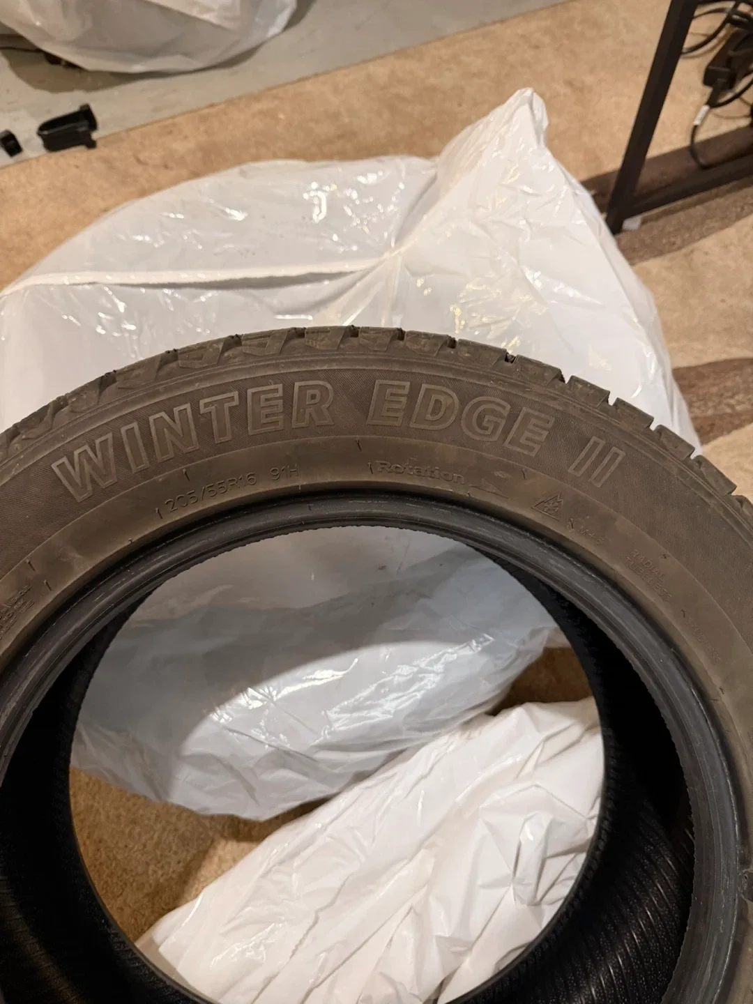 Motomaster Winter Edge II Tire - 205/55R16 image indicator(3)