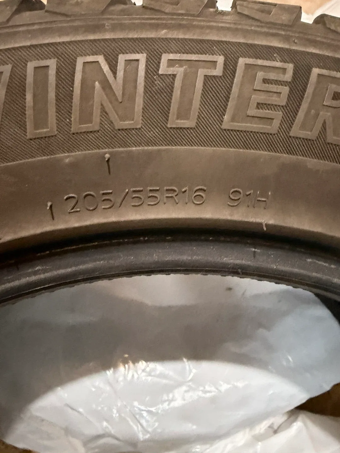 Motomaster Winter Edge II Tire - 205/55R16 image indicator(2)