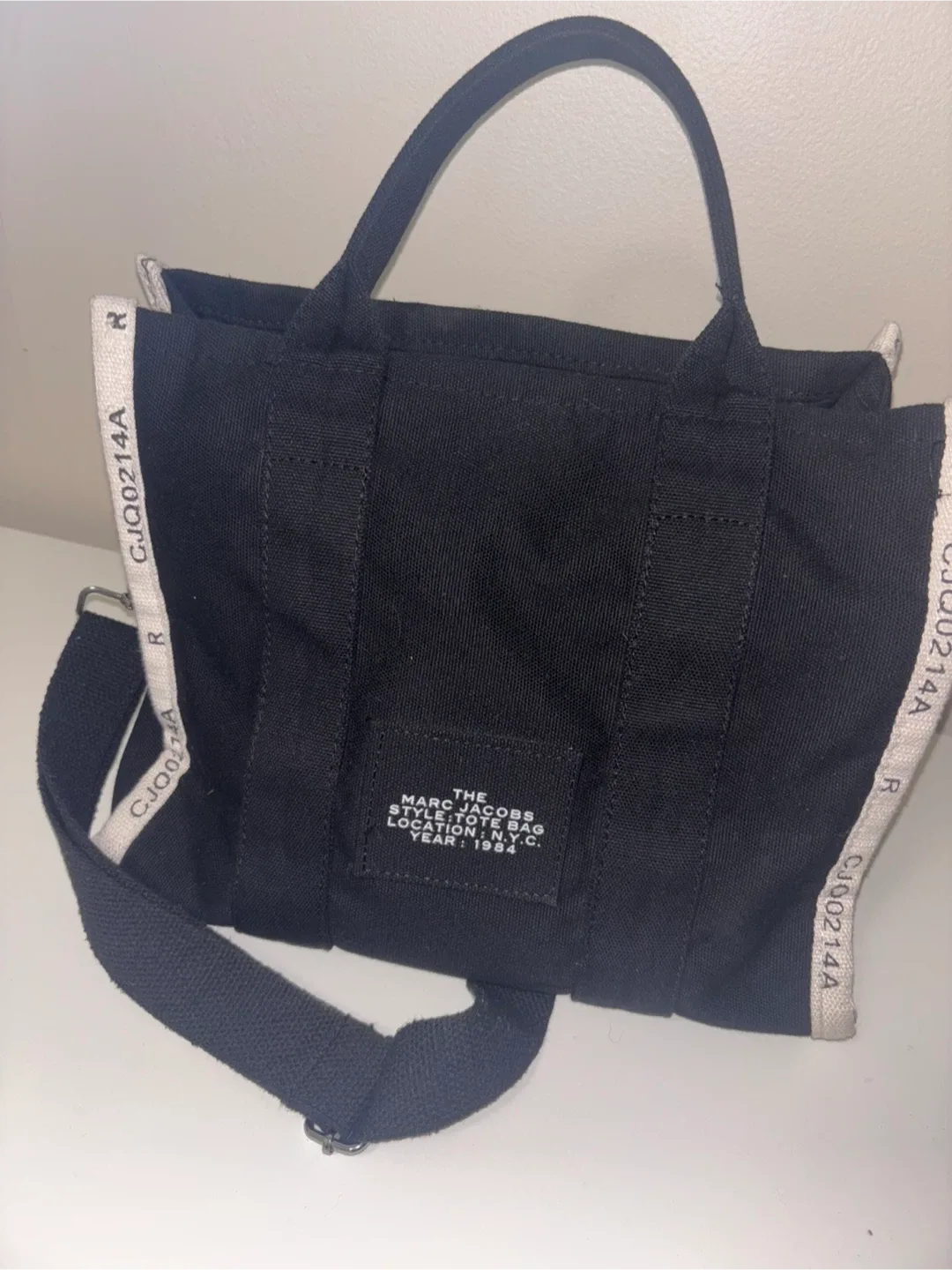 Marc Jacobs The Tote Bag - Black image indicator(3)