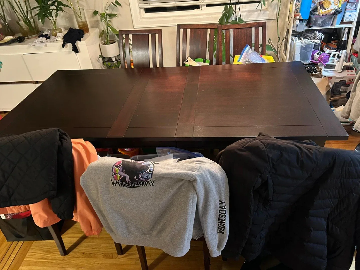 Dining table and chairs image indicator(4)