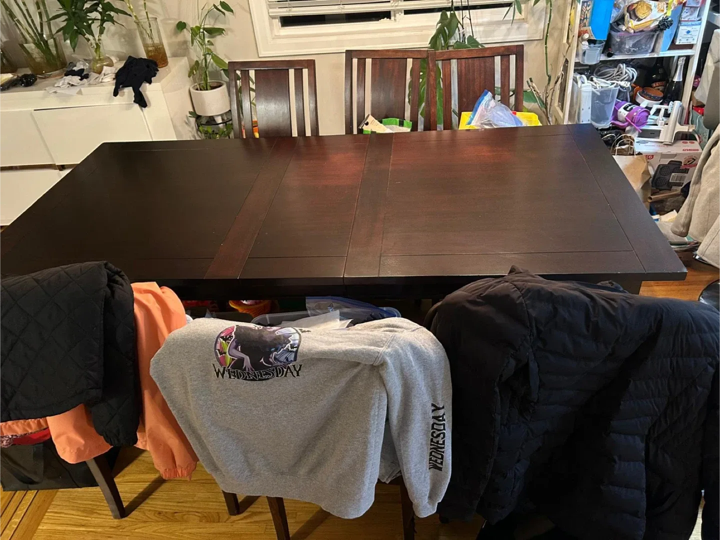 Dining table and chairs image indicator(3)