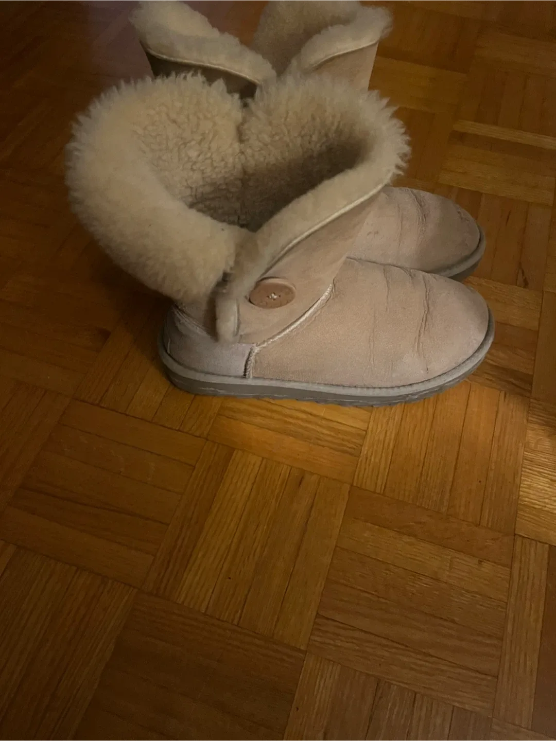 UGG Boots Beige Size 8 image indicator(3)