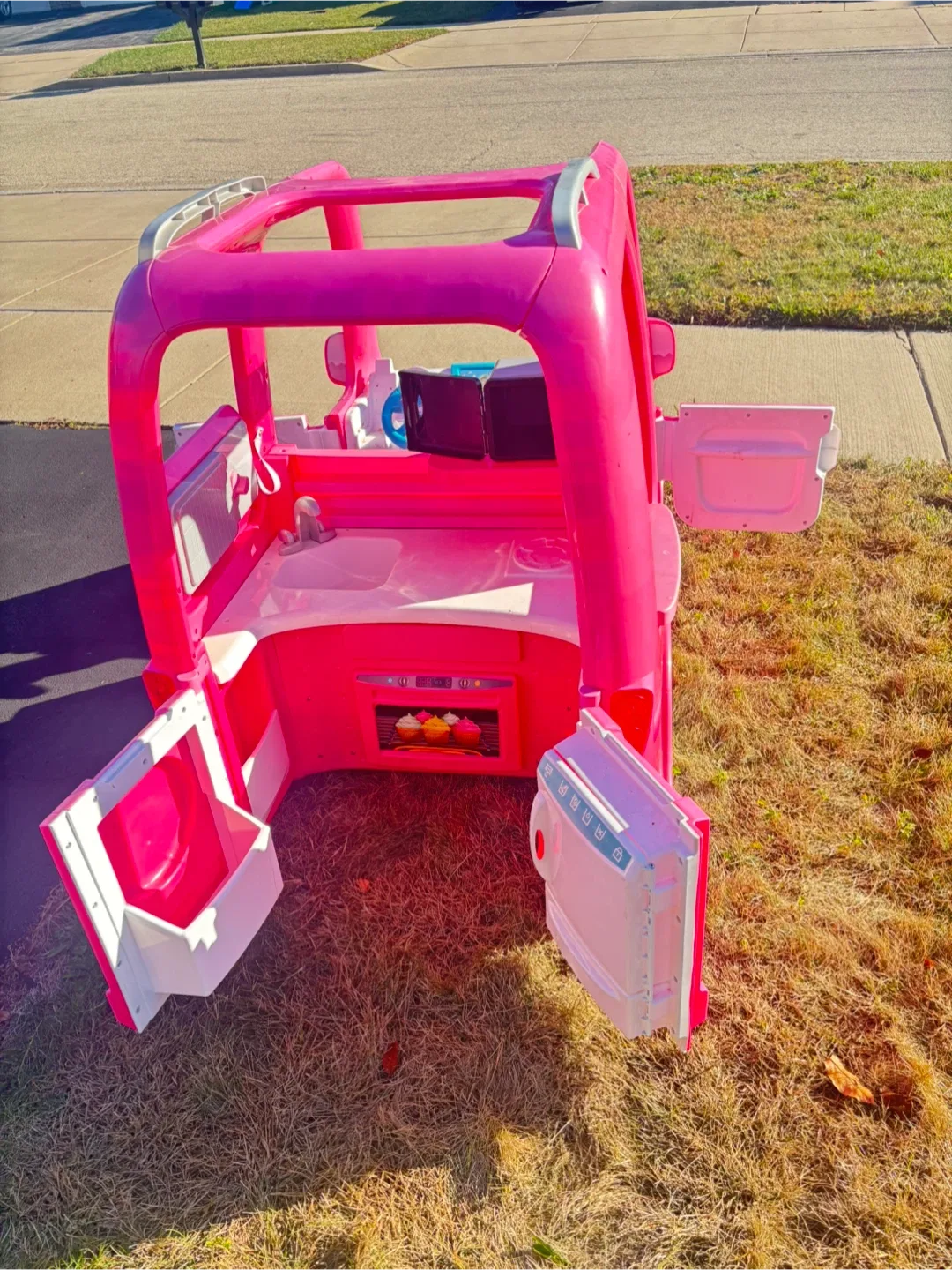 Electric Pink Barbie SUV Car Toy image indicator(2)