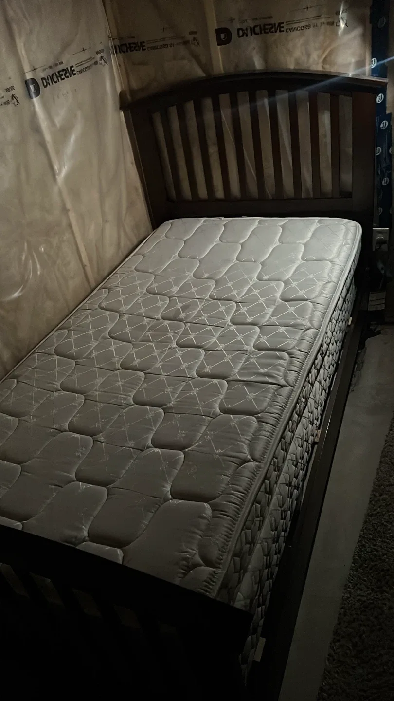 Twin Size Bed with Mattress image indicator(2)