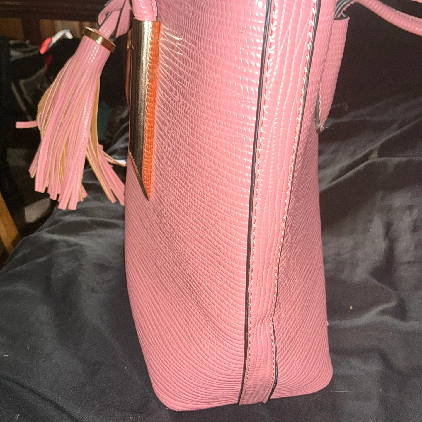 Louis Vuitton Pink Leather Embossed Handbag - photo 5