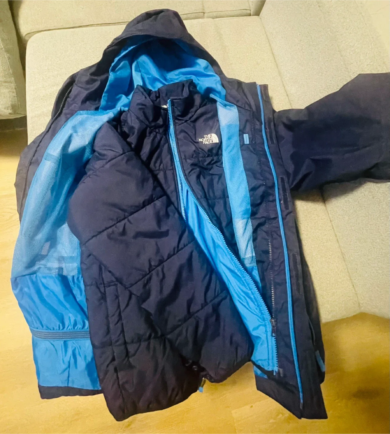 The North Face Boys' L/G 14/16 Jacket image indicator(2)