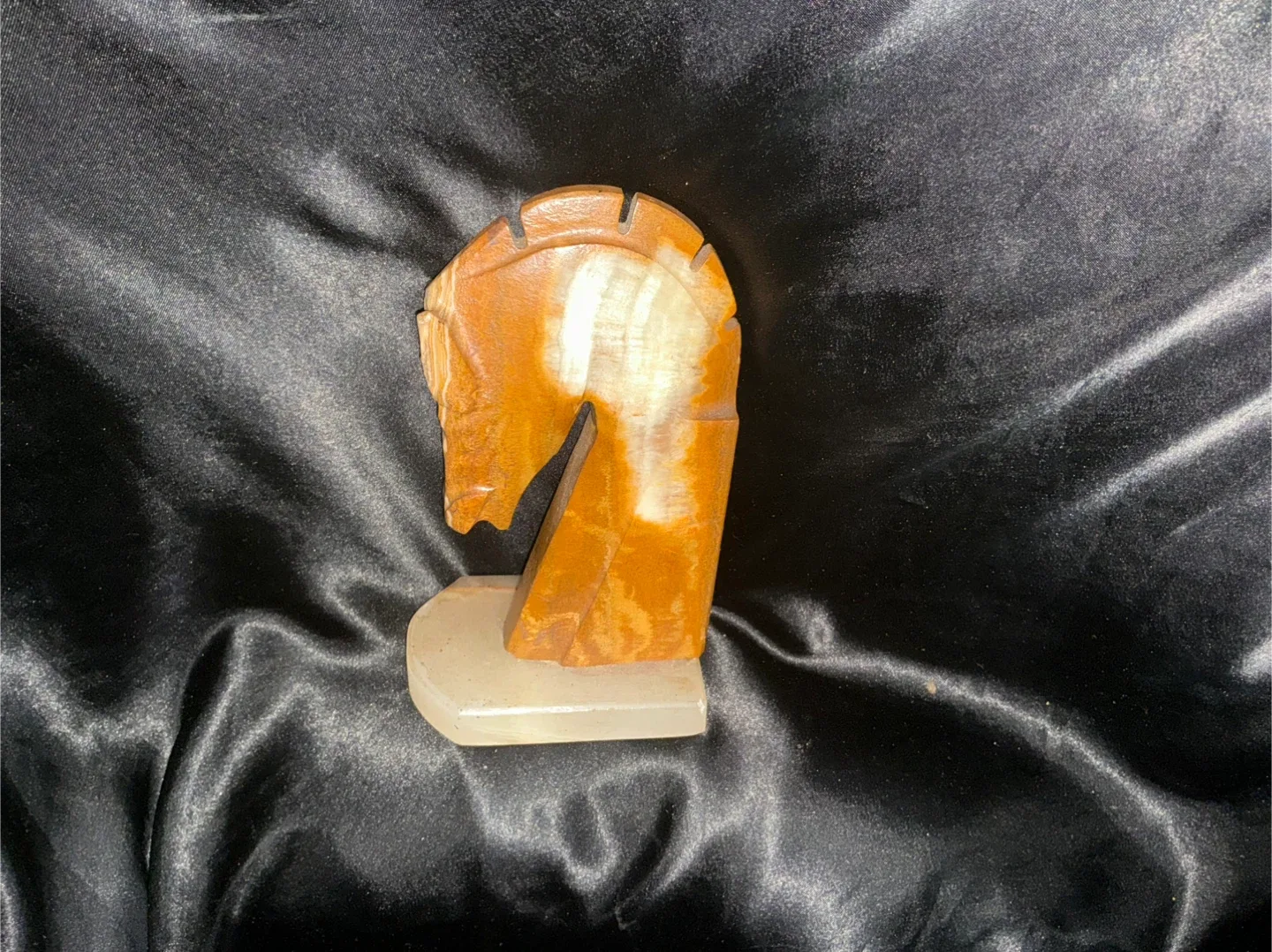 🏇 Hand-Carved Onyx Horse Head Chess Knight – Polished Stone Art image indicator(7)