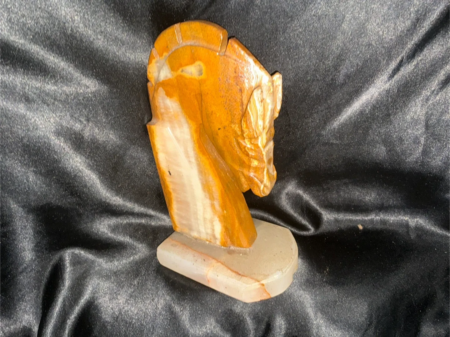 🏇 Hand-Carved Onyx Horse Head Chess Knight – Polished Stone Art image indicator(3)