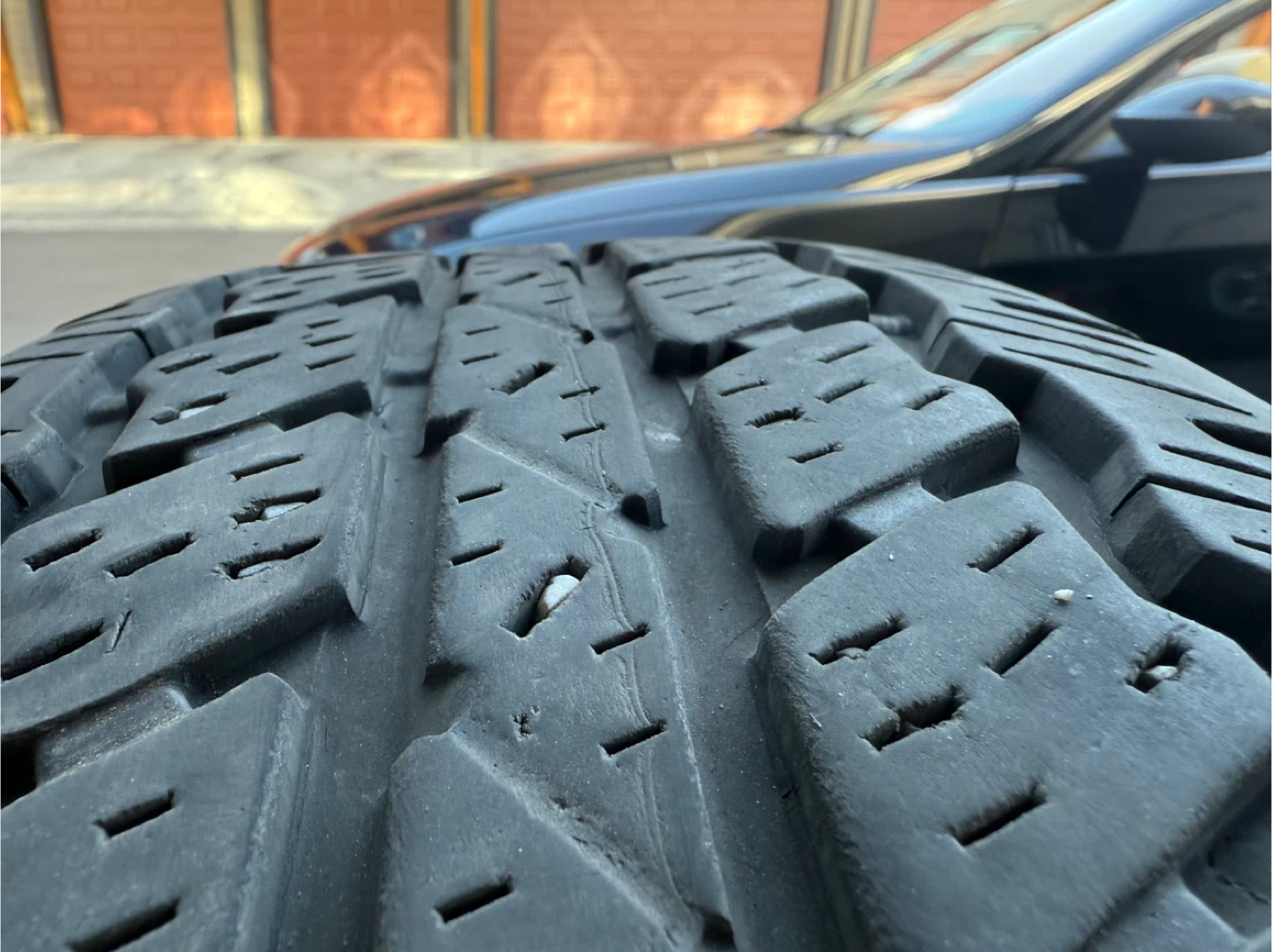 Bridgestone dueller AT tires - 255/75/17 m+s - photo 3