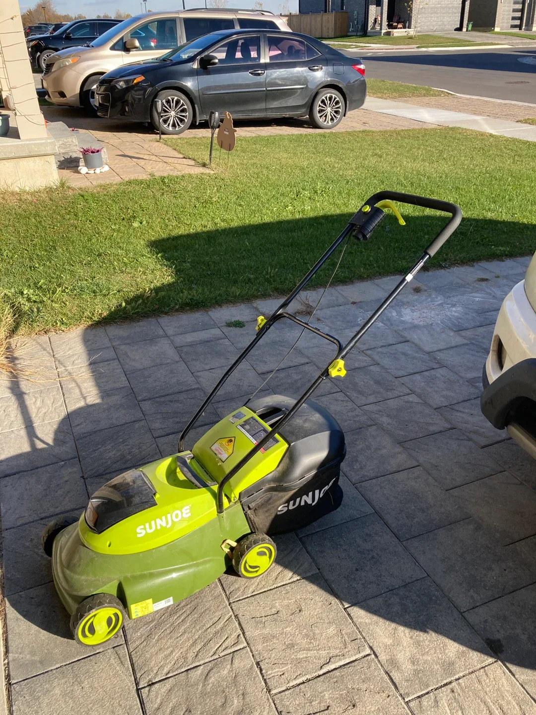 Sun Joe 24V Cordless Lawn Mower thumbnail