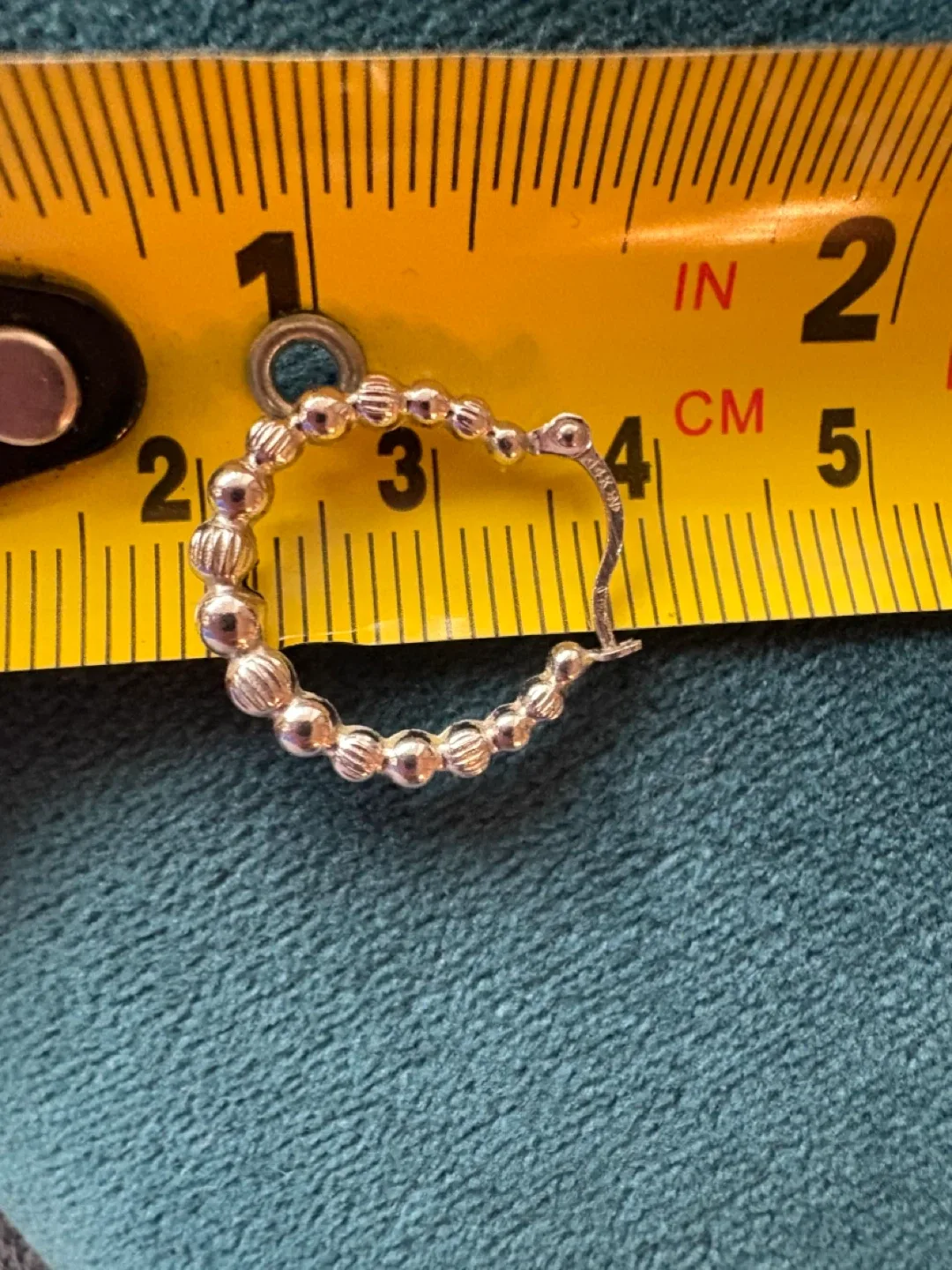 14k White Gold Hoops image indicator(3)