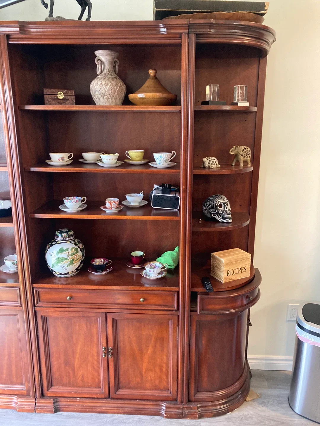 Cherry wood bookcase with Shelves image indicator(2)