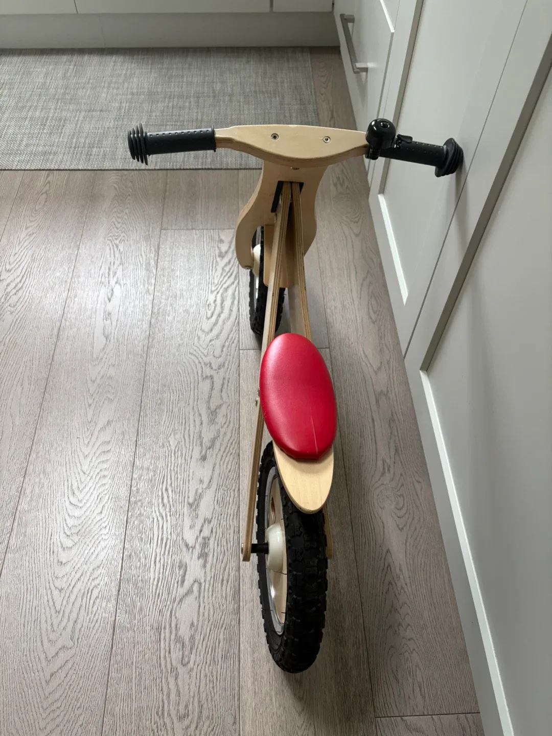 Like New Runners Balance Bike - Kids image indicator(3)