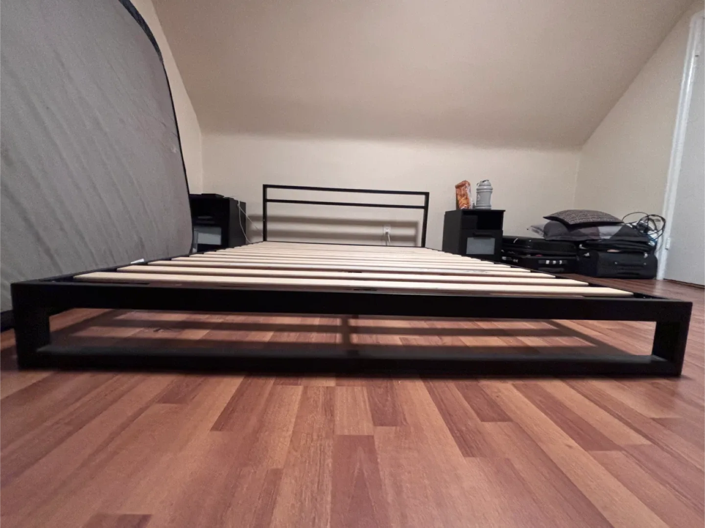 Black Metal Bed Frame image indicator(3)