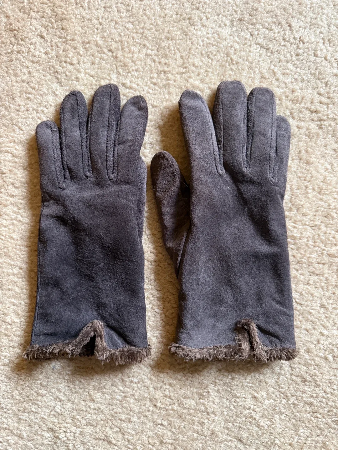 Brown Suede Gloves with Fur Trim image indicator(2)