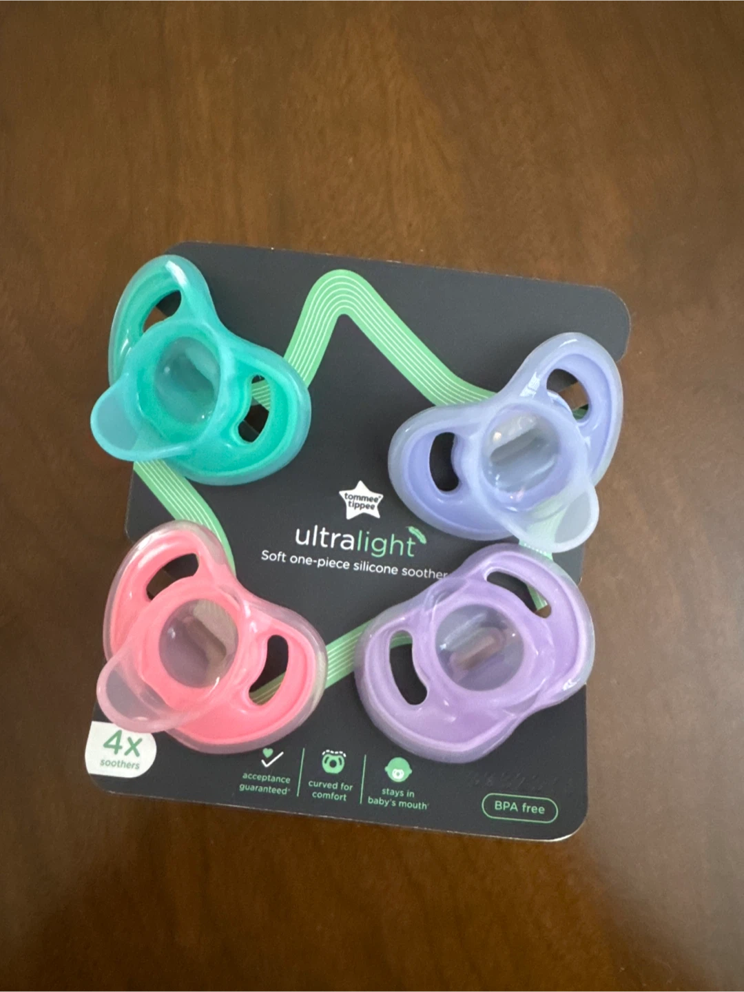 New Tommee Tippee Ultralight Soothers, 4-Pack