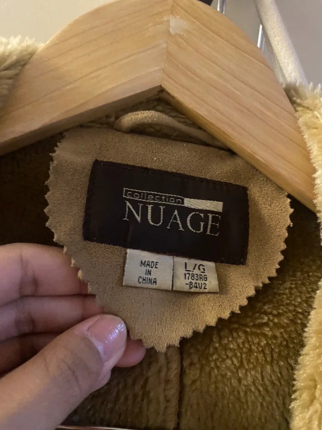 White Skirt+ Autumn Jacket+ Notebook image indicator(5)