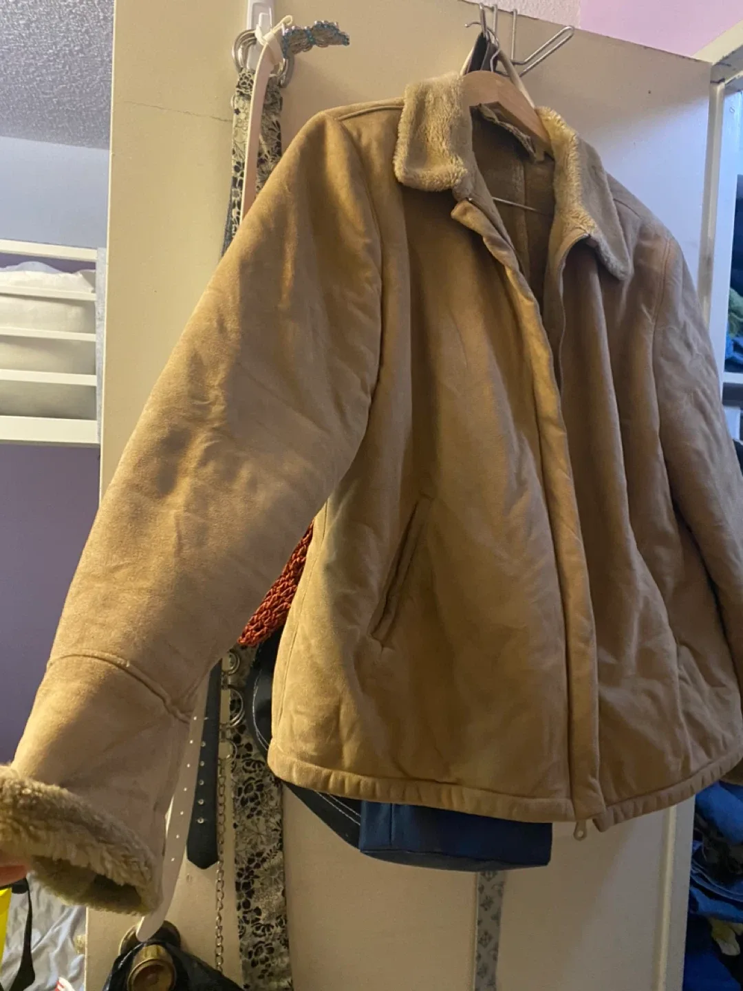 White Skirt+ Autumn Jacket+ Notebook image indicator(3)