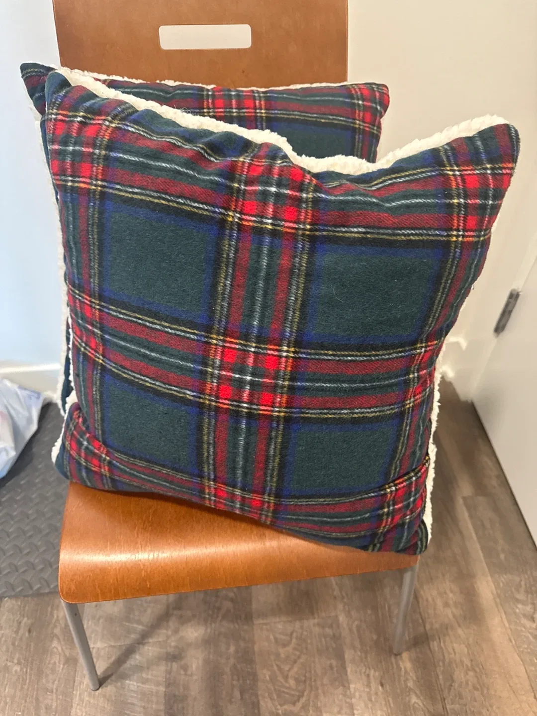 NEW FREE Throw Pillows with Sherpa Trim