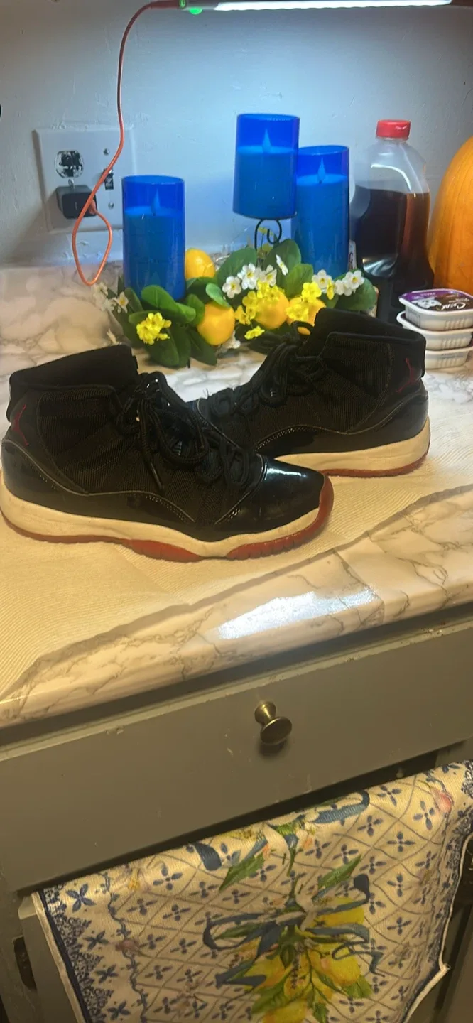 Assorted sneakers image indicator(2)