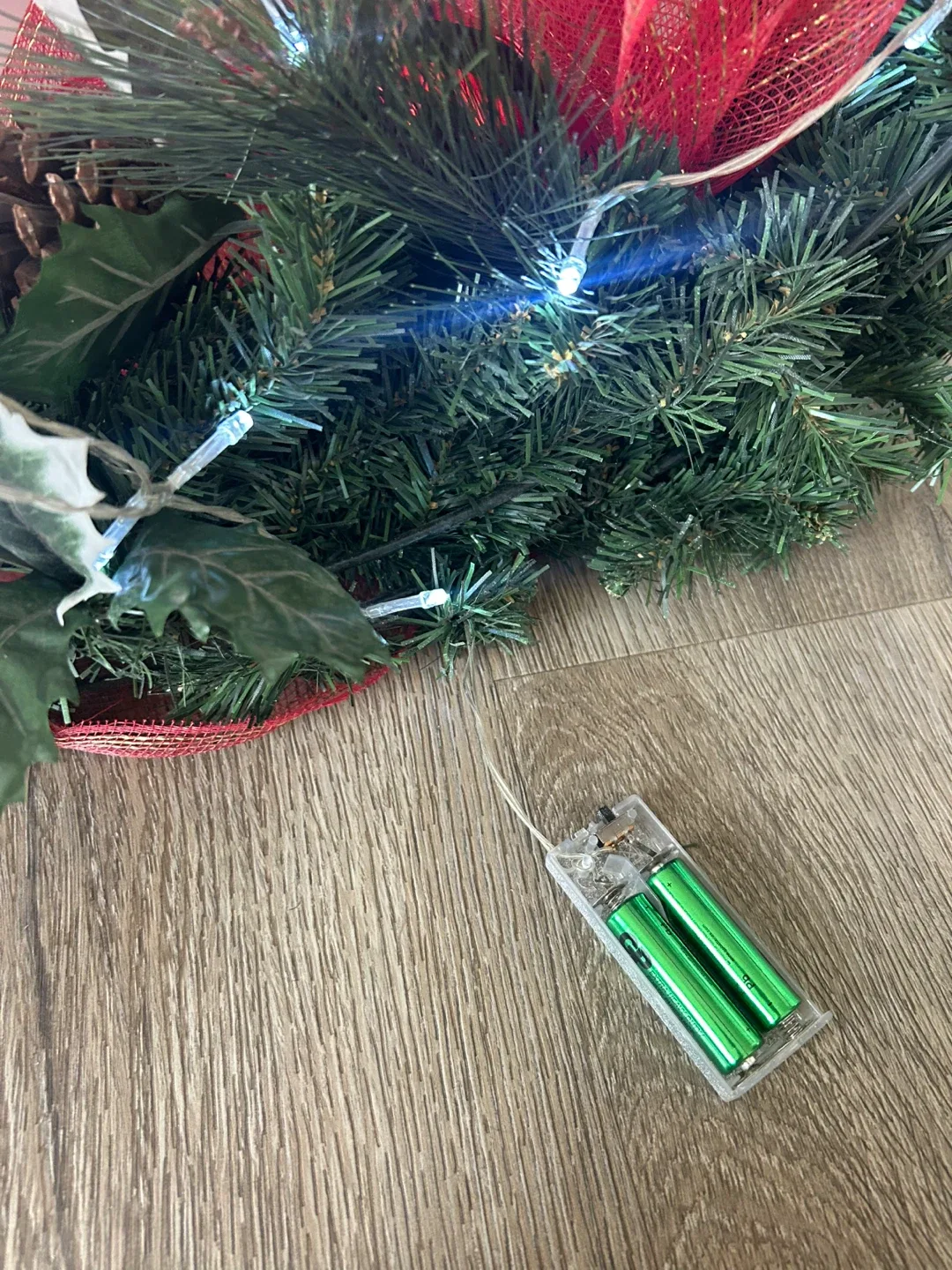 Large Christmas Wreath 24” image indicator(7)