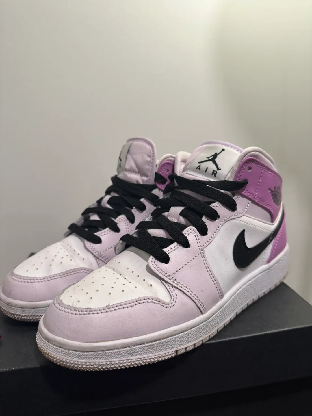 Air Jordan 1 Mid SE Lilac US 5Y image indicator(6)
