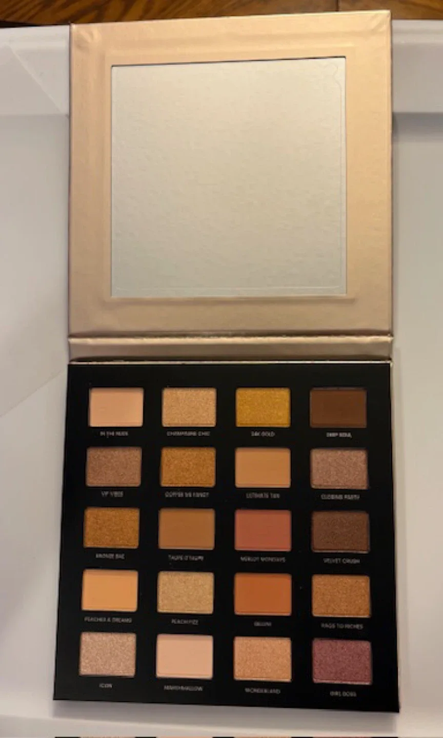 🤩Iconic London Day to Slay Eyeshadow Palette image indicator(2)