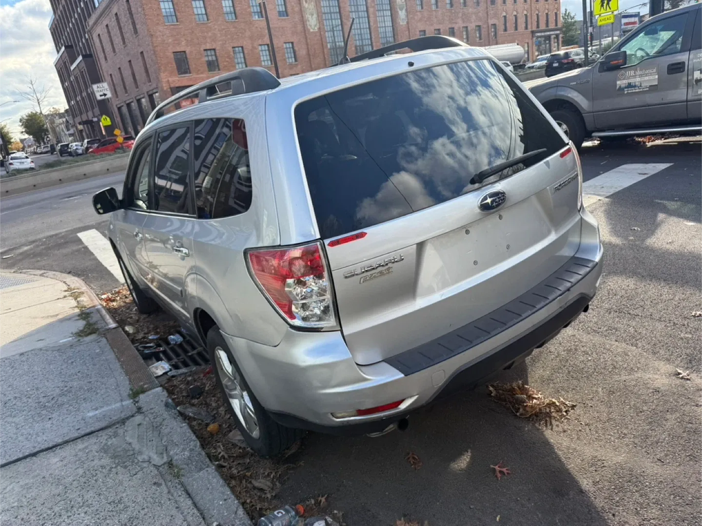 2009 Silver Subaru Forester SUV 172 k image indicator(3)