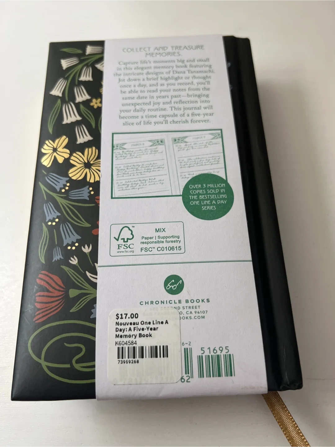 Chronicle Books One Line a Day Memory Book image indicator(3)