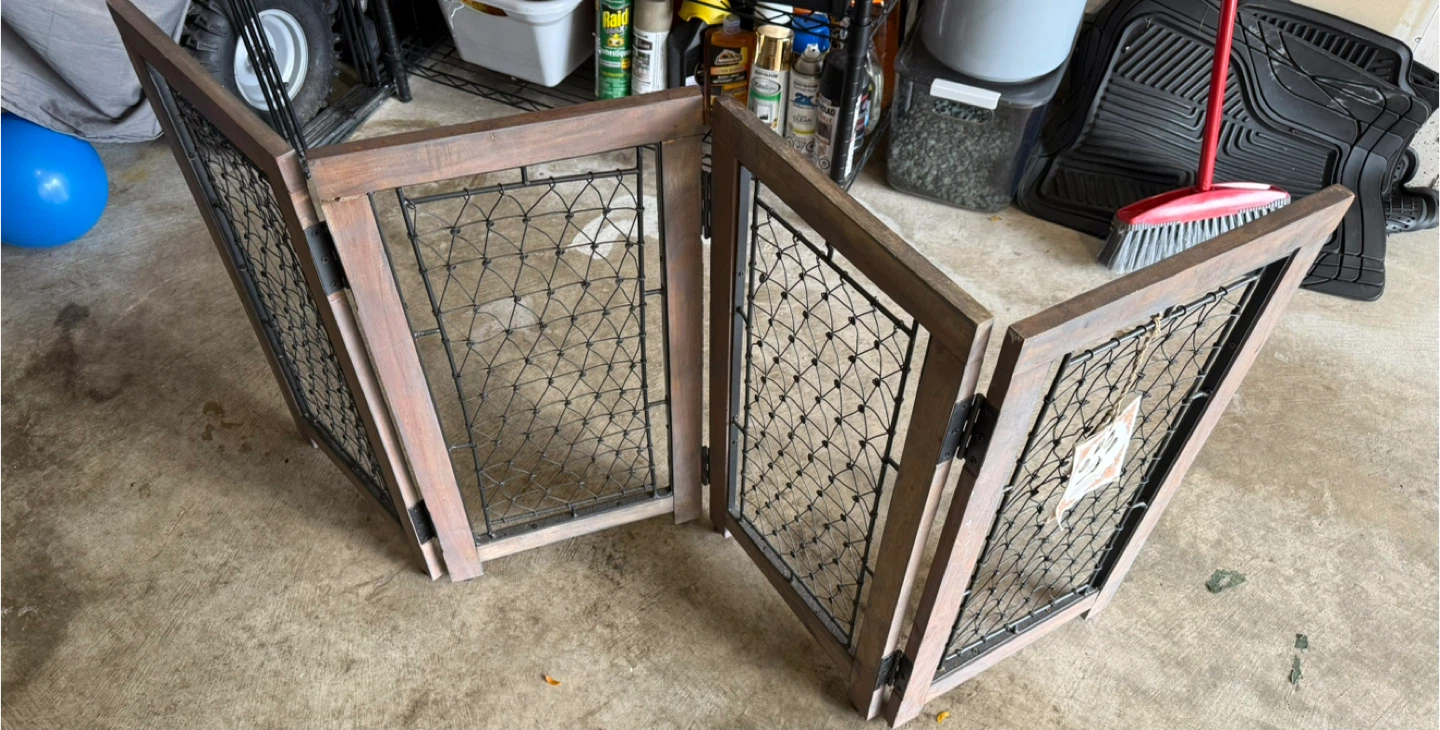 Folding Pet Gate/Room Divider