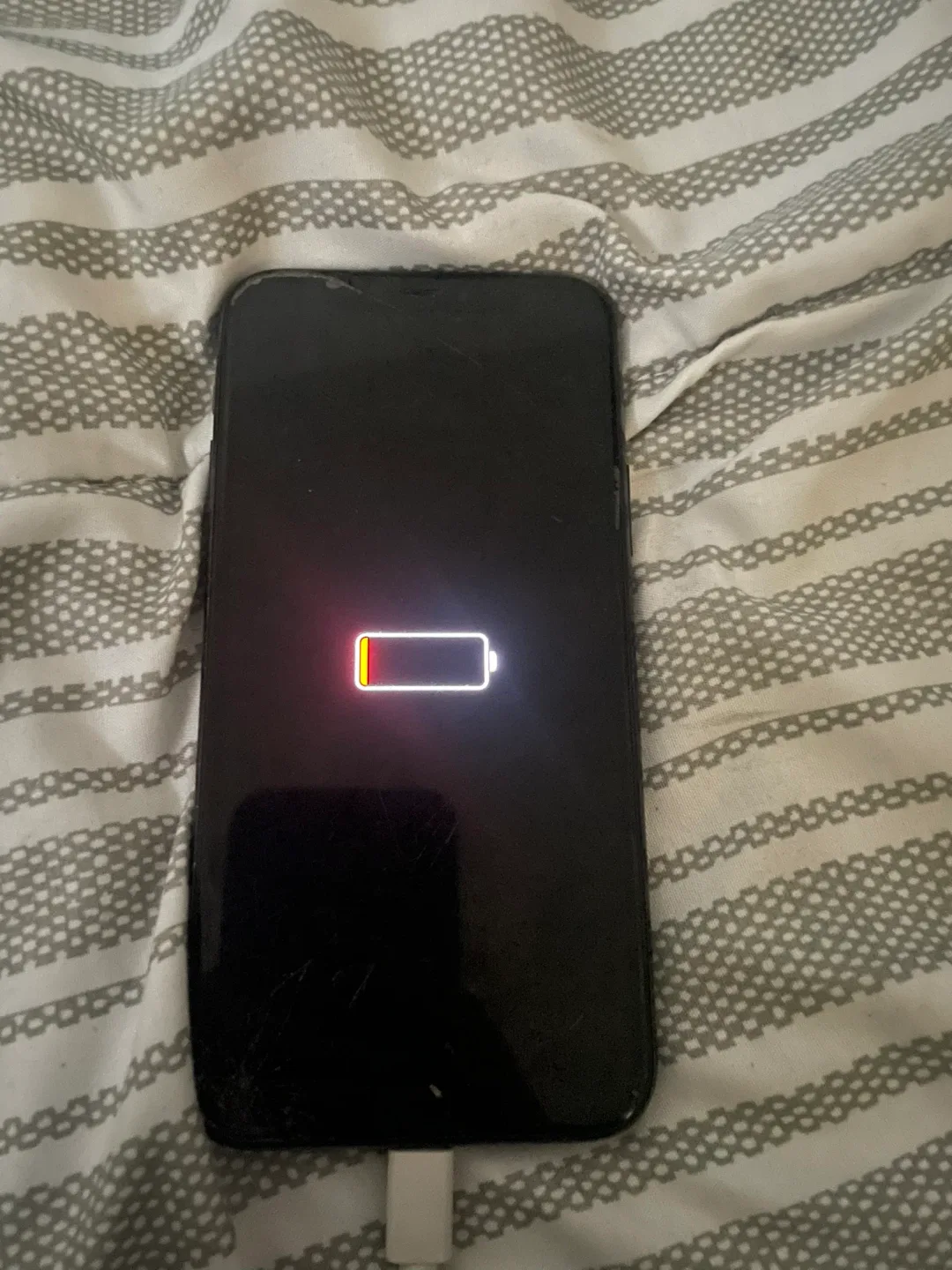 iPhones (Just need screen fixed) image indicator(2)